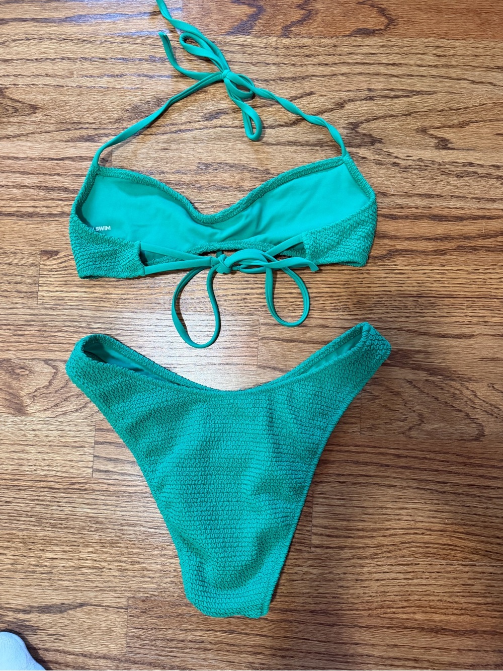Bikini - Picture 2 of 3